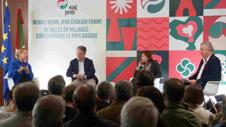 Euskal erakundeen bilakaerari buruzko gogoeta zabaldu du Miarritzen EAJ-PNBk