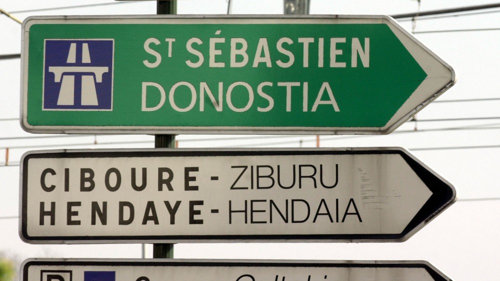 Erantzunak 2 gaiei buruz : Herri Elkargoa eta Euskararen lurralde estatutua
