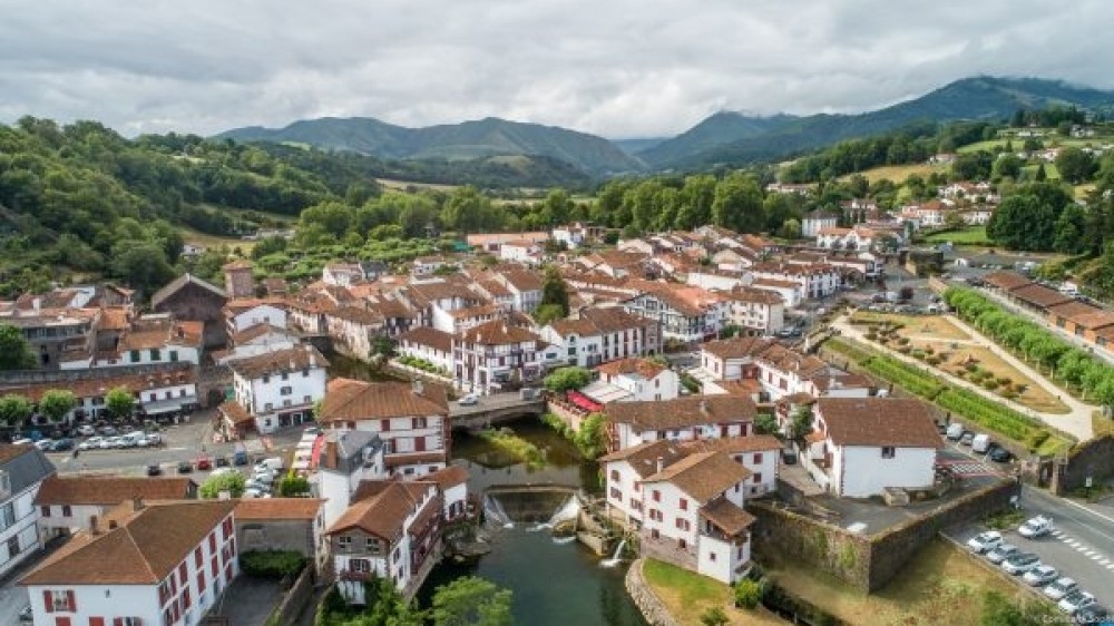 Donibane Garazi herrigunearen inguratzeko bidea defenditzen du EAJ-PNBk