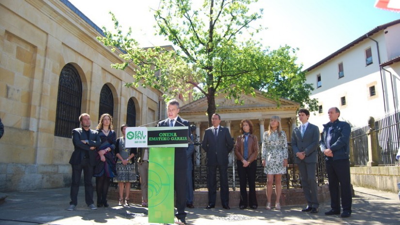 Urkullu : « Nous nous engageons à impulser un grand pacte pour la création d'emploi et le renouveau économique » Urkullu : « Nous nous engageons à impulser un grand pacte pour la création d'emploi et le renouveau économique »