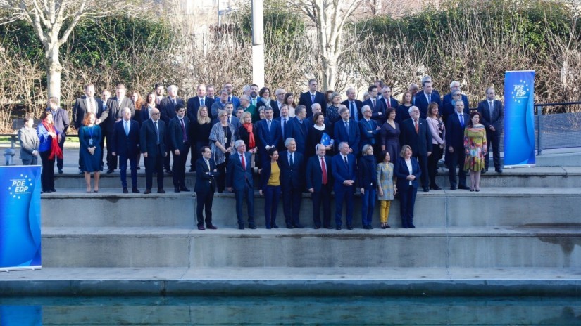 Le PDE approuve la « DĂ©claration de Bilbao » qui insiste sur lâurgence dâune « refondation profonde et dĂ©mocratique » de lâEurope Le PDE approuve la « DĂ©claration de Bilbao » qui insiste sur lâurgence dâune « refondation profonde et dĂ©mocratique » de lâEurope