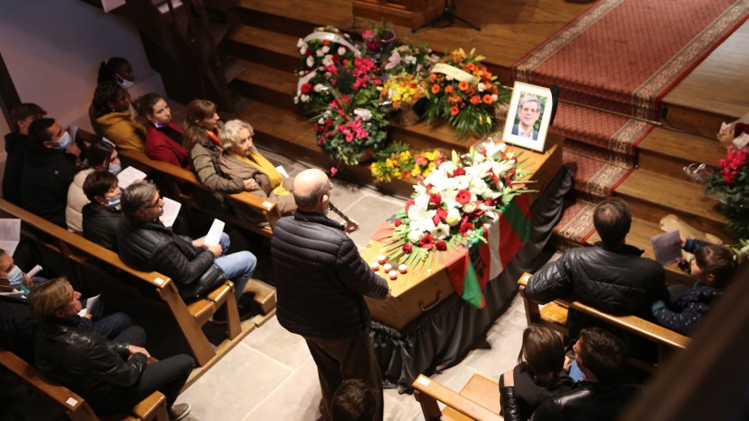Azken agurra eman dio Luhusok Ramuntxo Camblongi, Iparraldeko euskal abertzaletasunaren lider eta erreferente historikoari Azken agurra eman dio Luhusok Ramuntxo Camblongi, Iparraldeko euskal abertzaletasunaren lider eta erreferente historikoari
