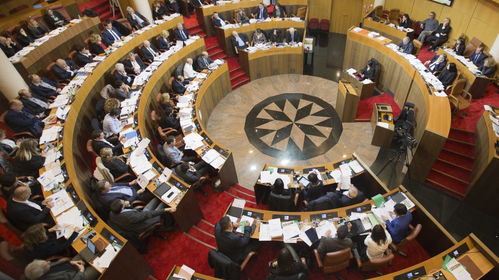 EAJ-PNB dénonce l‘interdiction du corse dans l‘Assemblée territoriale corse et appelle l‘Etat français à modifier l‘article 2 de la Constitution EAJ-PNB dénonce l‘interdiction du corse dans l‘Assemblée territoriale corse et appelle l‘Etat français à modifier l‘article 2 de la Constitution