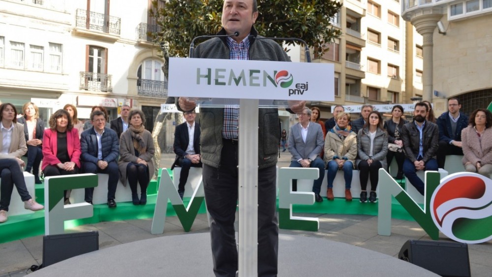 Andoni Ortuzar rappelle à ceux et à celles qui réclament « le vote utile », que l’augmentation des retraites fut « un acquis d’EAJ-PNB ». Andoni Ortuzar rappelle à ceux et à celles qui réclament « le vote utile », que l’augmentation des retraites fut « un acquis d’EAJ-PNB ».